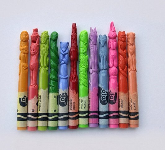 Vietnamese artist Diem Chau sculpts detailed figures on the top of crayons #womensart