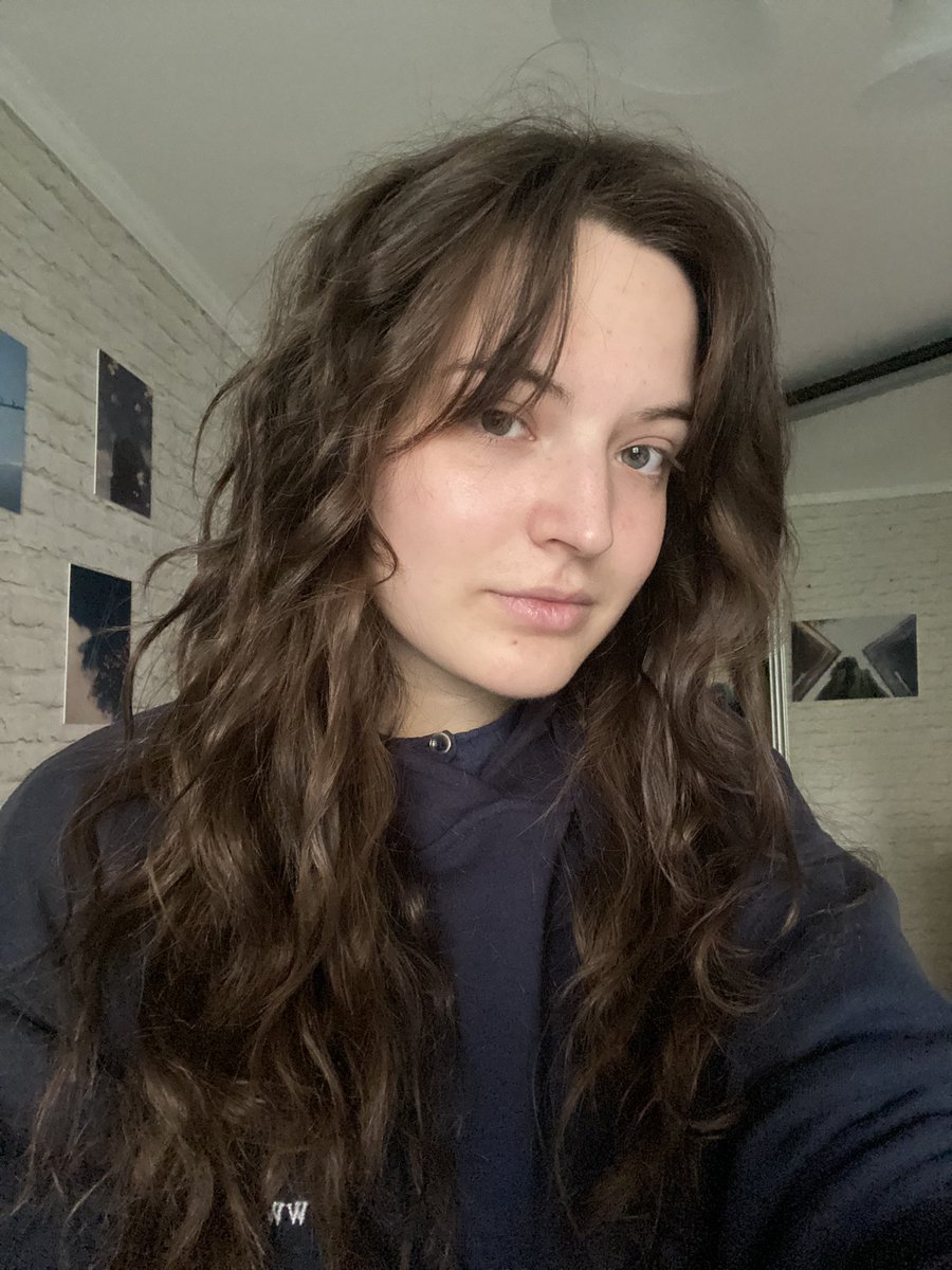 Nor1man_'s tweet photo. её волосы были готовы к свиданию https://t.co/0T0KCtr2qV