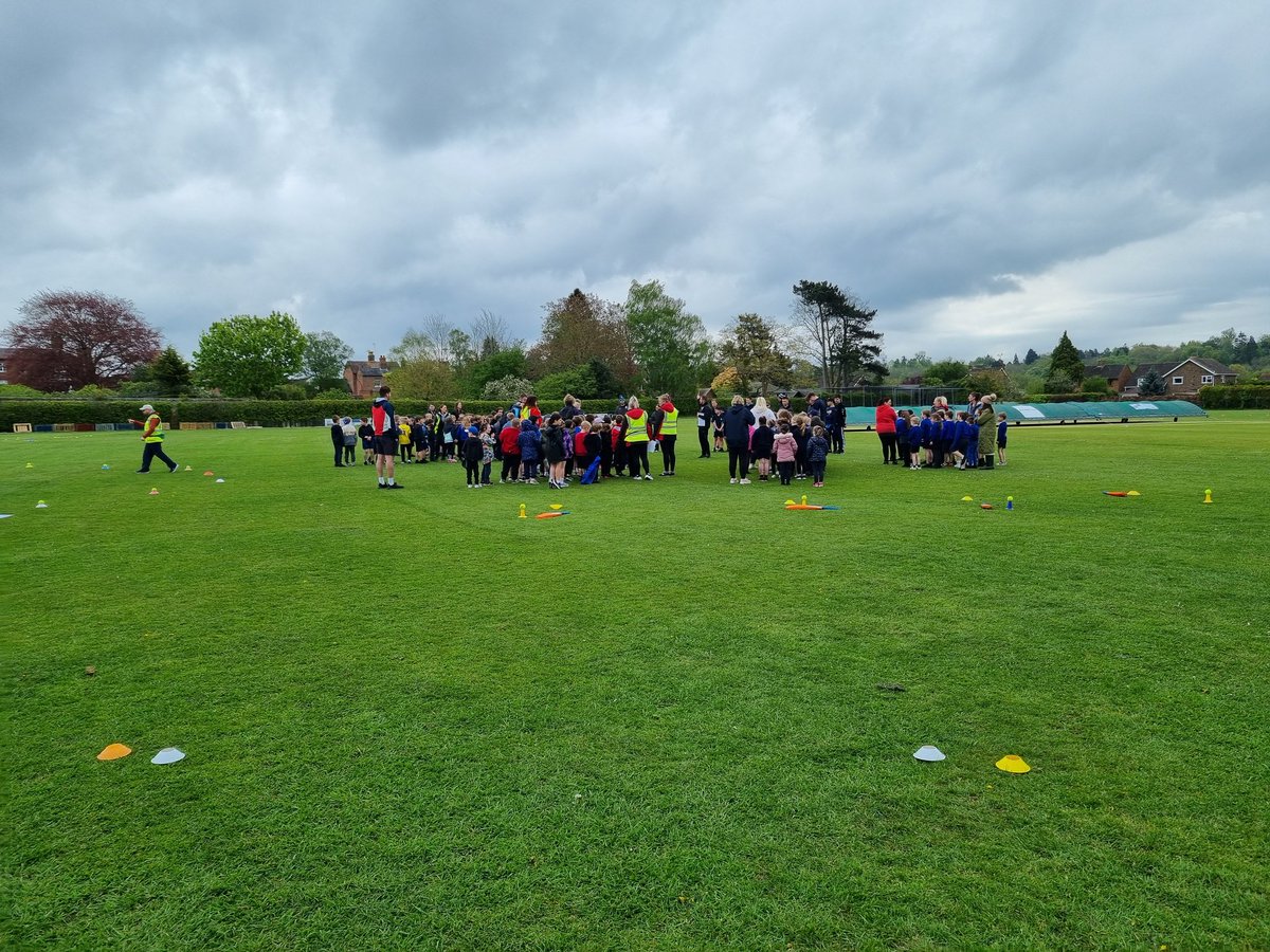 Young leaders from @PershoreHigh getting ready for the 200 children for the KS1 cricket skills festival🏏🏏 @WorcsCricketFdn @PershoreCC @YourSchoolGames @ActiveHW