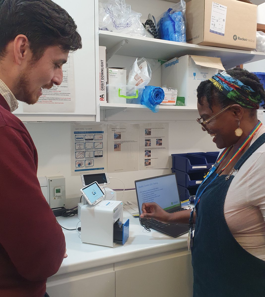 A device which can instantly measure clozapine levels from a tiny drop of blood is being piloted at SWLSTG. The rapid and convenient way of testing means there's no wait for test results to be returned from the lab before changing doses if needed. ➡️ swlstg.nhs.uk/latest-news/tr…