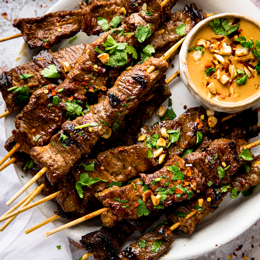 Grilled Beef Satay - Tender, marinated steak, threaded onto skewers and grilled to juicy, lightly-charred perfection. 
All served up with a spicy peanut sauce.😋

kitchensanctuary.com/grilled-beef-s…
#kitchensanctuary #britishbeefweek #recipe