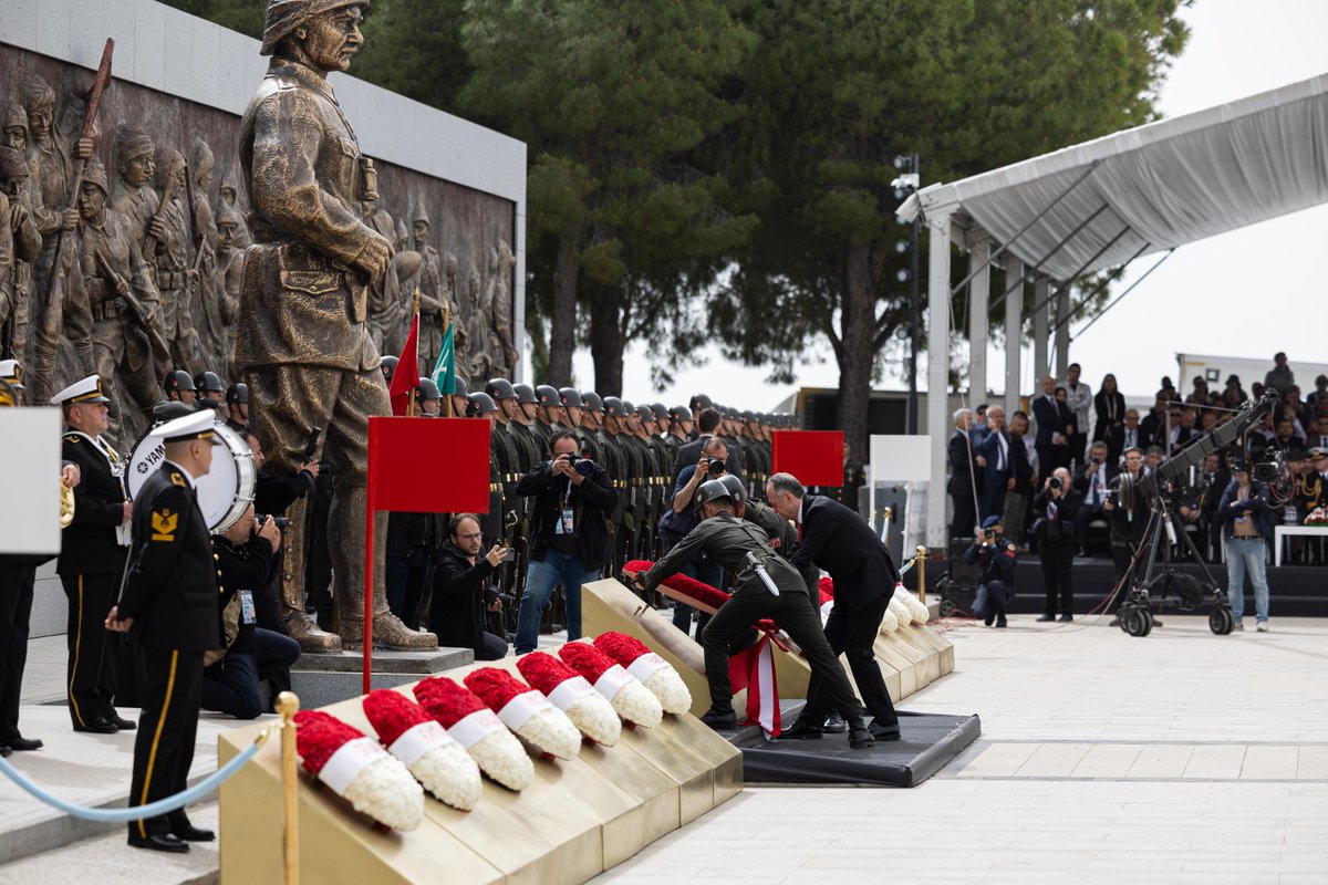 Thank you for joining us this #AnzacDay in commemorating & paying respects to #YourADF personnel who have served and sacrificed their lives for our nation. ❤️The Anzac's courage, endurance and mateship forged a spirit and legend that lives on today. #LestWeForget #WeRememberThem