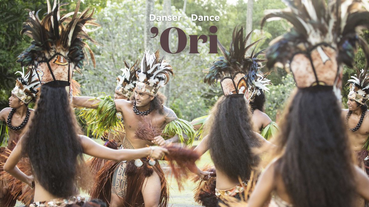 Le mot de la semaine : ‘Ori, Danse 💃 Plongez au cœur de notre culture, où chaque pas, chaque battement de tambour résonne comme un chapitre vivant de notre héritage 🇵🇫 👉 bit.ly/imagier-tahiti… 📷 Grégoire Le Bacon ©Speak Tahiti #JournéeInternationaledelaDanse