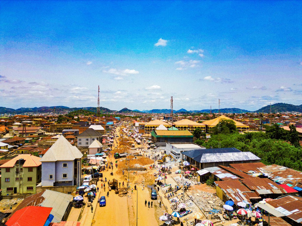 𝐂𝐎𝐍𝐒𝐓𝐑𝐔𝐂𝐓𝐈𝐎𝐍 𝐖𝐎𝐑𝐊 𝐂𝐎𝐌𝐌𝐄𝐍𝐂𝐄𝐒 𝐎𝐍 𝐍𝐄𝐖 𝐀𝐃𝐎 𝐄𝐊𝐈𝐓𝐈 𝐅𝐋𝐘𝐎𝐕𝐄𝐑

Construction work has commenced on the Okeyinmi-Ijigbo flyover bridge in Ado Ekiti with demolition of marked structures towards ensuring seamless execution of the project.

Read