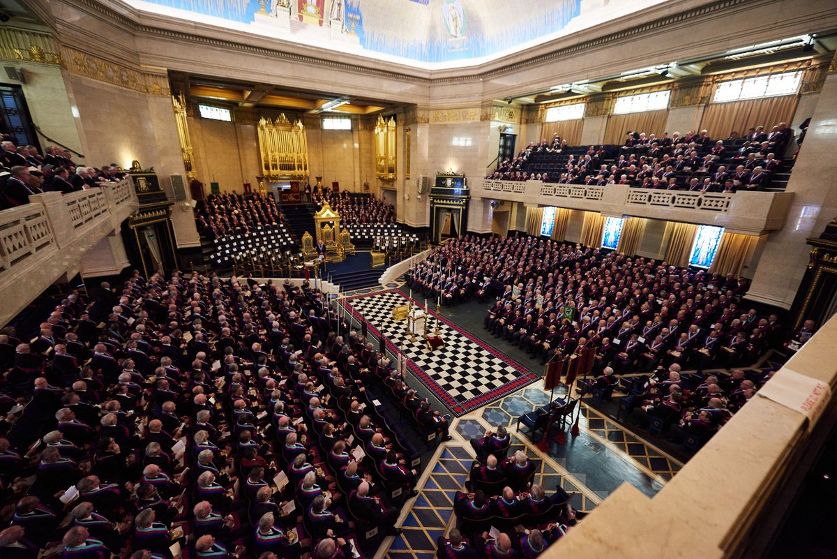 Today we welcome Companions from across the English Constitution to @FreemasonsHall for the meeting of Supreme Grand Chapter! 🔵🤝🔴

Congratulations to all those receiving appointments or promotions today 👏

#Freemasons #RoyalArch #DiscoverMore #SGC #SupremeGrandChapter