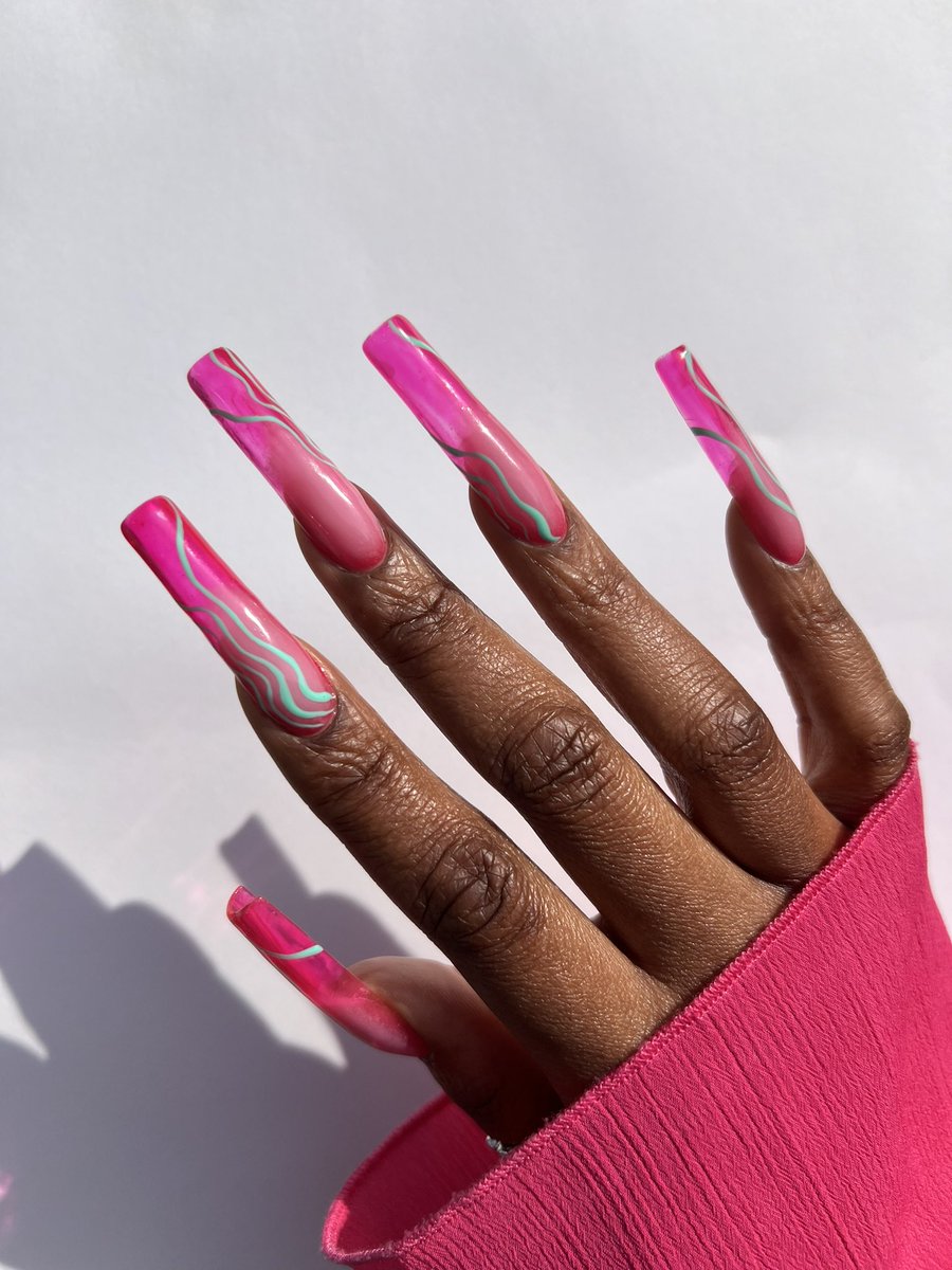 I think I’m leaving creative block purgatory. I’m in love with these nails 💅🏾