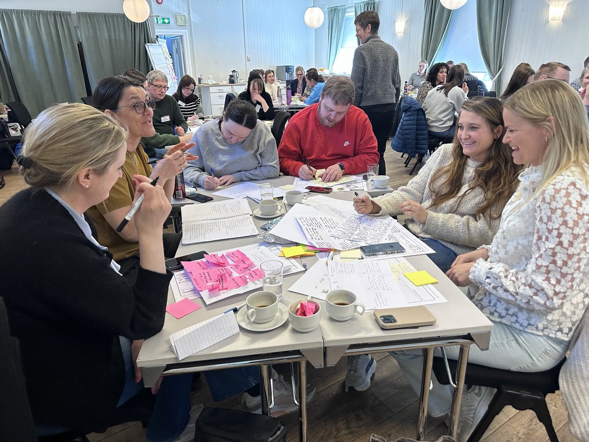 alysonwalkerRHC's tweet photo. An energetic few days using design methods &amp; tools to help healthcare professionals in North Norway progress their improvement projects &amp;  see them through different lenses. 

https://t.co/MSrHeyfLAt

@UNN_HF @designcouncil @LDjupos @MetteFredheim #design #empathy https://t.co/Nj6Eh9FvlD