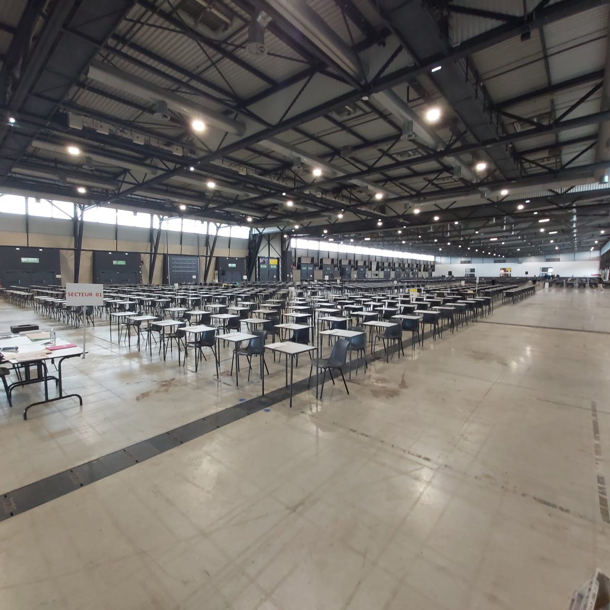 AvenirSecours's tweet photo. [Concours Officiers de #SPP ]

Le bureau national d' @AvenirSecours souhaite bonne chance et bon courage à l'ensemble des candidats du concours interne de Lieutenant de 1ère classe de #SPP.

Début des épreuves écrites aujourd'hui. https://t.co/9n5KDtRDWn