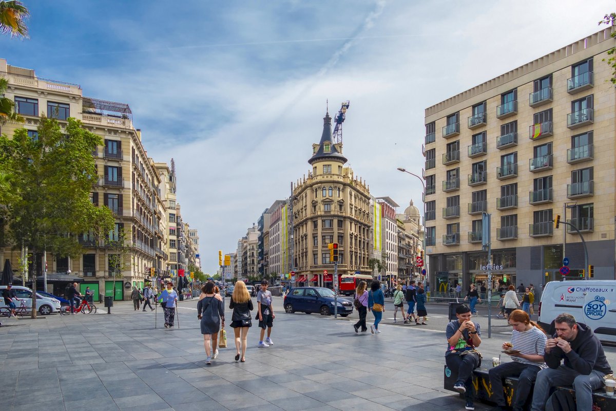 Barcelona ❤️ University Square Another April... #Barcelona #streetphotography #travelphotography #april2014 📷#PanasonicLumix Good Afternoon Friends ❤️