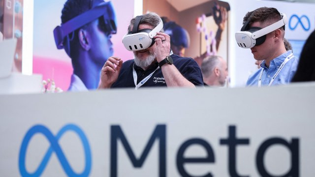 iamrocky___'s tweet photo. Key points about Meta's AI spending and financial results 🚨

- Strong financial results : #META reported strong Q1 results with revenue up 27% and net income doubling 🚀

- Big bet on AI : The company is investing heavily in AI to catch up with rivals and become a leader in the field 🤖👀

- Investor concerns : Investors are skeptical about the return on investment in AI and the potential of the metaverse 📈📉

- Struggling metaverse : The Reality Labs division continues to generate significant losses, raising questions about the viability of the metaverse 🎮

- Long-term vision : Mark Zuckerberg remains confident in the future of AI and the metaverse, despite near-term challenges 🎮🤖

Will #AI become a profitable growth engine for Meta ?

👉RT & Follow if you have learn anything

Gl & Hf !!!

#Bitcoin #BTC #ETH #Ethereum  #Crypto #cryptocurrency #CryptoCommunity #crypto #altcoin #blockchain #defi #nft #trading #investissement #BitcoinHalving #liquidation #heatmap #BitcoinETF