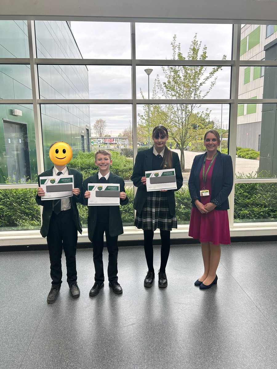 Mrs Huddart was proud to present these three students with their Platinum Award for reaching 400 achievement points. Well done! 🌟

#rolemodels #year7 #platinum #rewards #praise