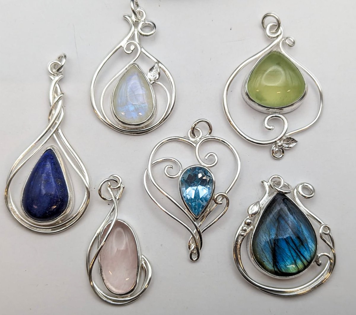 I'm stewarding in Wigton's Fountain Gallery today until 4pm and I've brought some new pendants for my cabinet. Feel free to pop in and say hello if you are in the area.

#elevenseshour #MHHSBD #Cumbria