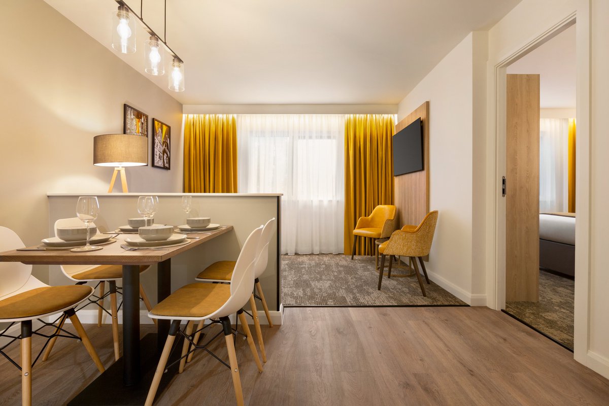 Roadchef's tweet photo. The countdown is on!⏰

We're just 4️⃣ weeks away from welcoming our first guests to the newly-refurbished Super 8 by Wyndham Durham hotel. Have you booked your stay yet? https://t.co/Lf7ArPYRml #ThursdayThoughts #Durham #hotels #Travel 
@ThisisDurham @VCDBusiness https://t.co/GnmebgtqIN