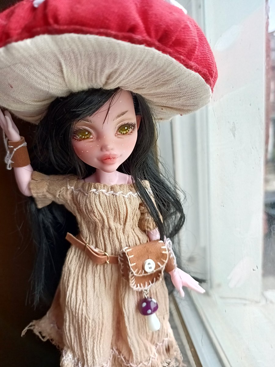 My latest custom doll! I love how her face turned out so much 🥰