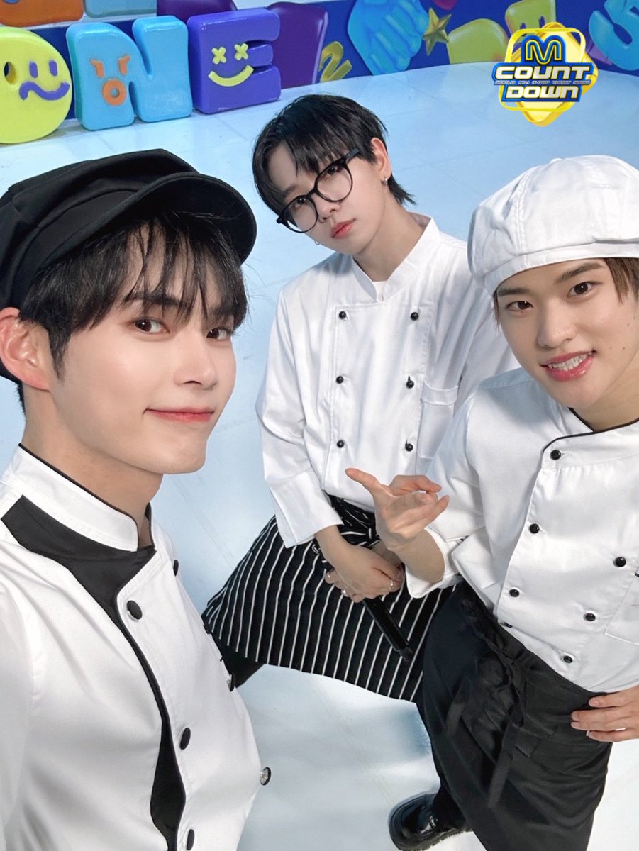 MnetMcountdown's tweet photo. 오늘은 멍또캣이 엠카 요리사~!!🧑‍🍳
💚진행 맛집 비주얼 맛집 케미 맛집 💚
샤인멍또캣의 끝없이 쏟아지는 매력 코스 요리...
🎂🍰🍕🍜🍭🍔🍣🍖🍲🍿
보고만 있어도 배부른 사랑스러운 비주얼에 단단히 각오 하시길(๑•̀ㅂ•́)و✧
#ZEROBASEONE #성한빈
#BOYNEXTDOOR #명재현
#RIIZE #소희
#샤인멍또캣 https://t.co/TS2o2OqJ5b