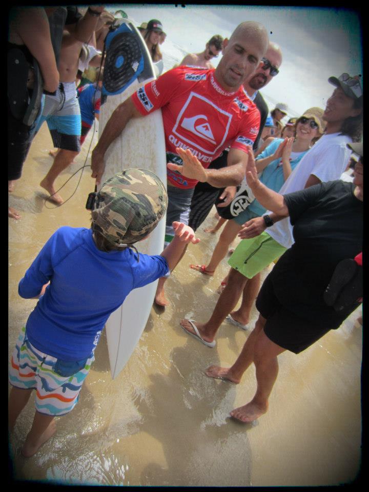 JodieGunders's tweet photo. I'm so happy to hear #snapperrocks will be back on the @wsl tour! For years, it was our favourite annual holiday. Here's my boy congratulating the legend @kellyslater 📷@PeterGunders https://t.co/X1PPQZh3UM