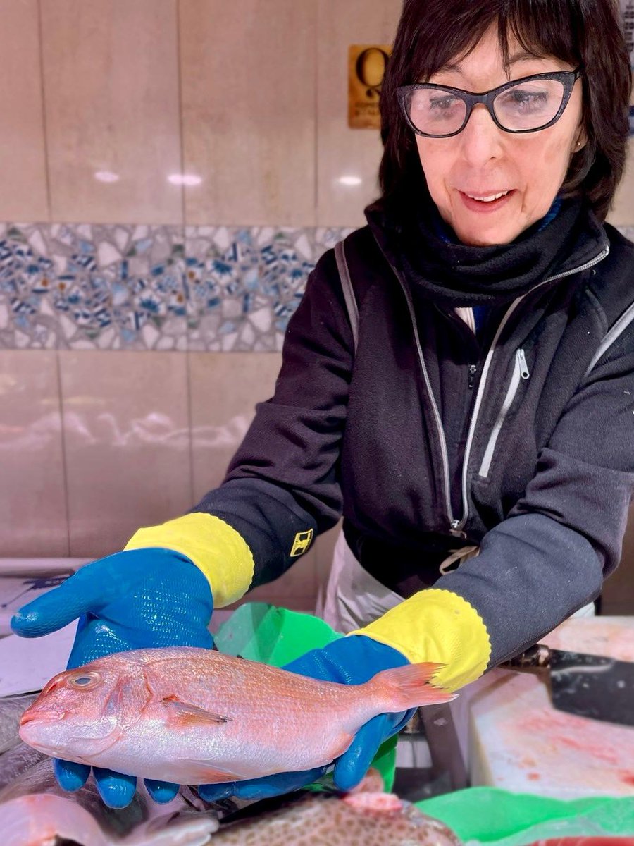 la_boqueria's tweet image. 🐠 Quin peix és?  

✏️ Si saps la resposta, escriu el nom als comentaris! Us llegim 👀

El trobaràs a la parada Peix Mari Carmen 📸

#laboqueria #peix #endevinalla
@MercatsBCN