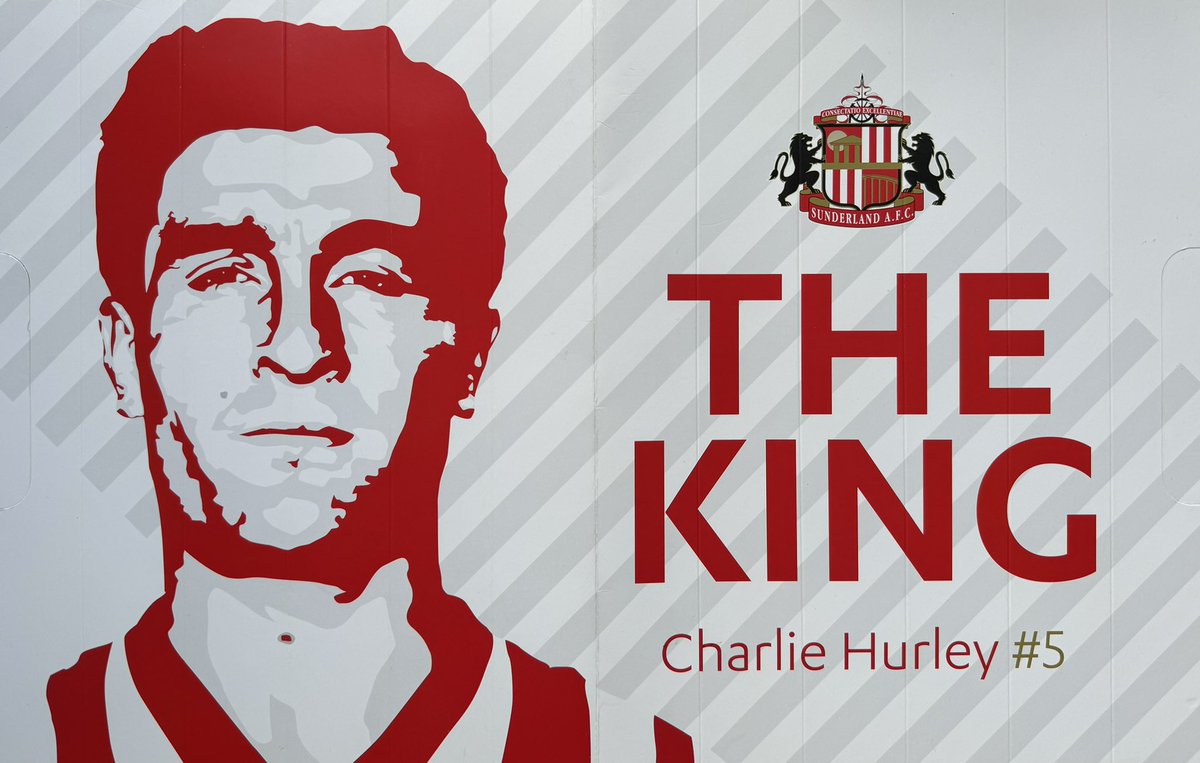 True Sunderland Legend The greatest centre half the world has ever seen 
RIP King Charlie Hurley #RIPKING 👑
