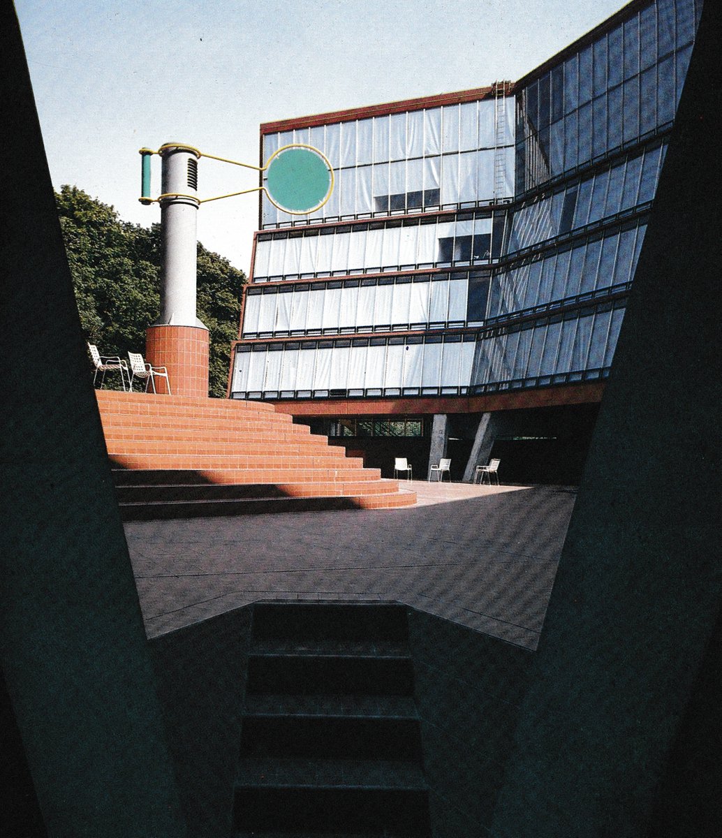 Florey Building, Oxford University 1971 James Stirling bit.ly/3VTXTBn