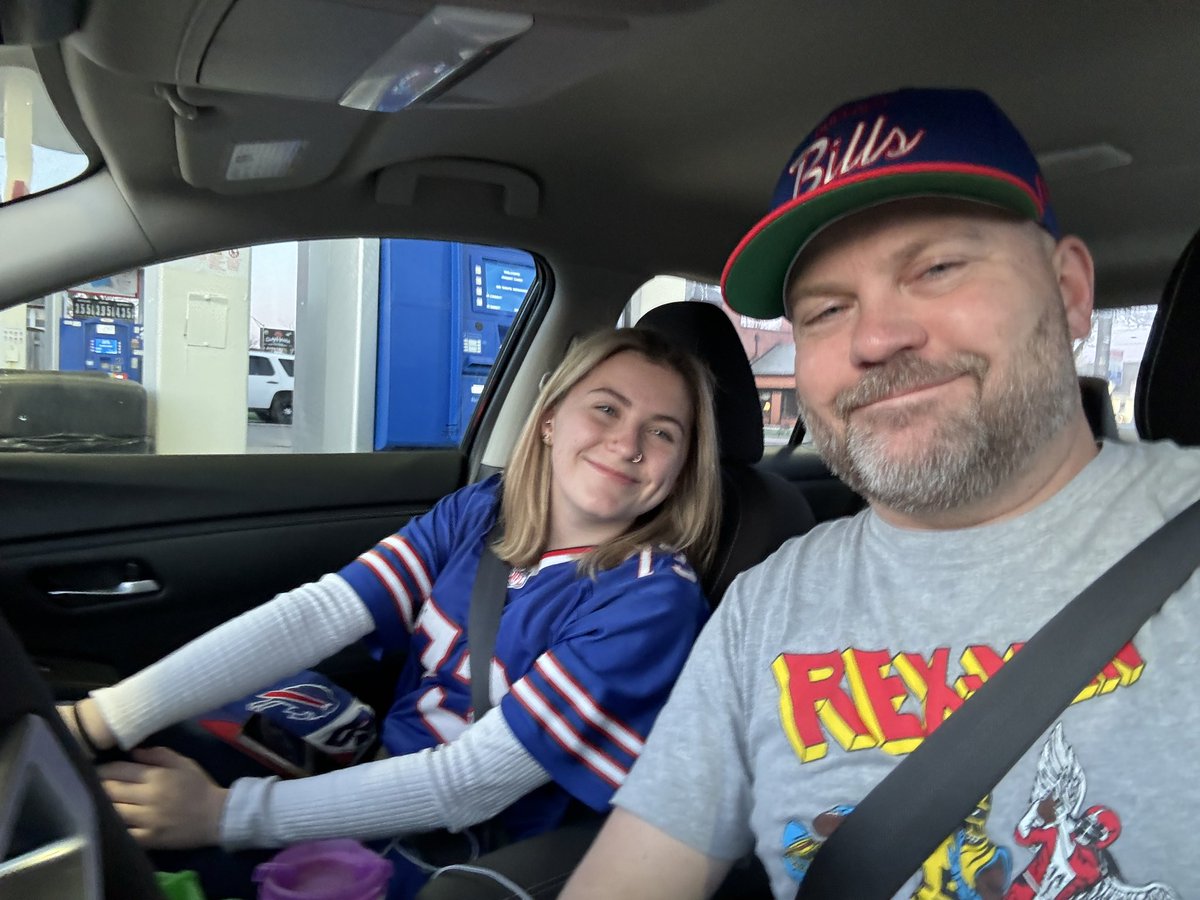 y - Del Reid 🦬 tweet media