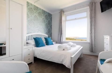 🌊 Whether you're seeking a relaxing getaway or an adventure along the Cornish coast, The Well Parc Hotel provides the perfect base for your holiday.
hotelsavailable.co.uk/498 
#Trevone #Padstow #Cornwall #CoastalRetreat #SeasideEscape #ExploreCornwall #EnSuiteRooms #WarmWelcome
