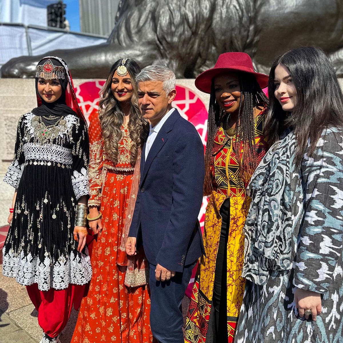 DaryoEng's tweet photo. London's '#EidintheSquare' draws 18,000 to celebrate Uzbek culture with music, dance, and fashion
In its 19th year, London's '#EidintheSquare' festival captivated over 18,000 attendees with a vibrant showcase of Uzbek culture, featuring traditional music and dance. Organized by Kamila Erkaboyeva @artynumpty with the support of @culturalstylewk, the event highlighted Uzbekistan's rich heritage through performances by acclaimed musicians and dancers, celebrating the shared history of #Uzbek and #Uyghur communities. The festival not only honored these cultures but also set the stage for the upcoming Uzbek culture and food festival in London, further cementing the city's role as a hub of cultural exchange.
Details — https://t.co/5jO9QhCAjW
#london #uzbekistan #uzbekculture #uygurculture #fashion #music #dance #diaspora @MayorofLondon