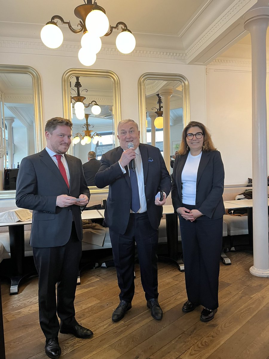 Virginie Roitman (@roitmanvrd) on Twitter photo Fière d’être membre du jury des prix des Mémoires du Futur 2024. Aujourd’hui, c’est la remise des prix aux talentueux lauréats avec <a href="/VREYNIER/">Vincent REYNIER</a>, président de la CRCC de Paris et <a href="/CyrilDegrilart/">Cyril Degrilart</a>, chef de projet du Lab50 ! 🧶 Fière d’être membre du jury des prix des Mémoires du Futur 2024. Aujourd’hui, c’est la remise des prix aux talentueux lauréats avec <a href="/VREYNIER/">Vincent REYNIER</a>, président de la CRCC de Paris et <a href="/CyrilDegrilart/">Cyril Degrilart</a>, chef de projet du Lab50 ! 🧶