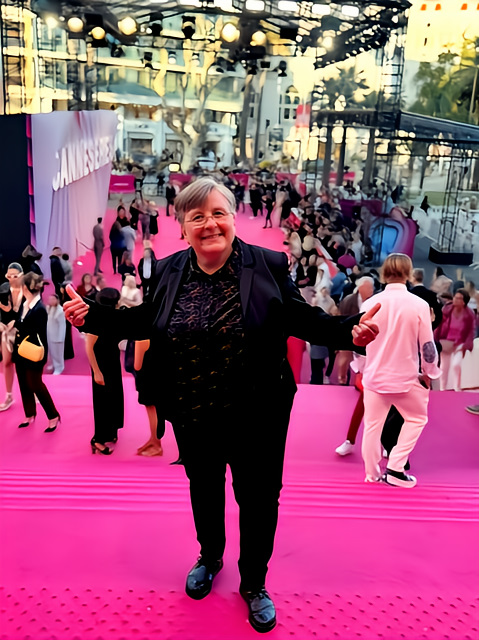 "L'IA ne doit pas supplanter les artistes !" Brigitte Lecordier, une doubleuse célèbre, demande une réglementation sur l'intelligence artificielle. 🤖🔐

Ecouter Brigitte Lecordier 👉 europe1.fr/medias-tele/ca…
#iA  #doublage #intelligenceartistique #touchepasàmavf