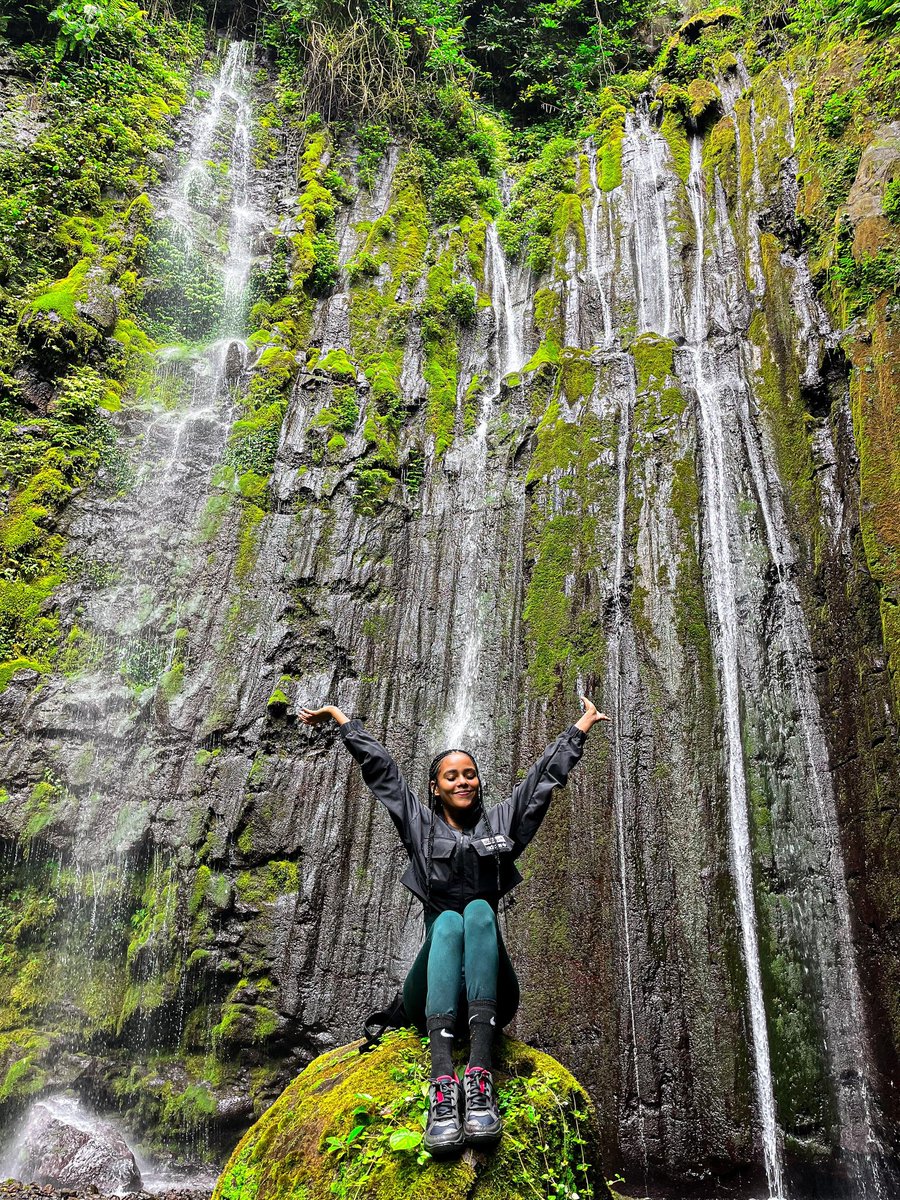 Exploring the breathtaking waterfalls of #GuineaEcuatorial! 🌊✨Nothing beats the joy of being surrounded by nature's wonders. #AdventureTime #EquatorialGuinea 💫🇬🇶