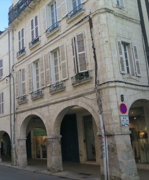 Maison à #LaRochelle (#CharenteMaritime) Façade (sauf le troisième étage) et arcade : inscription par arrêté du 20 juin 1928.
Suite 👉 monumentum.fr/monument-histo…
#Patrimoine #MonumentHistorique