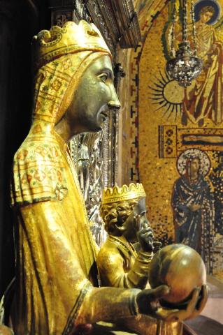 Celebració de la festivitat de la Mare de Déu de Montserrat - La Vetlla de Santa Maria, divendres 26 a les 22.00... #Montserrat #CelebracionsLitúrgiquesMontserrat #Notícies #Actualitat abadiamontserrat.cat/celebracio-de-…