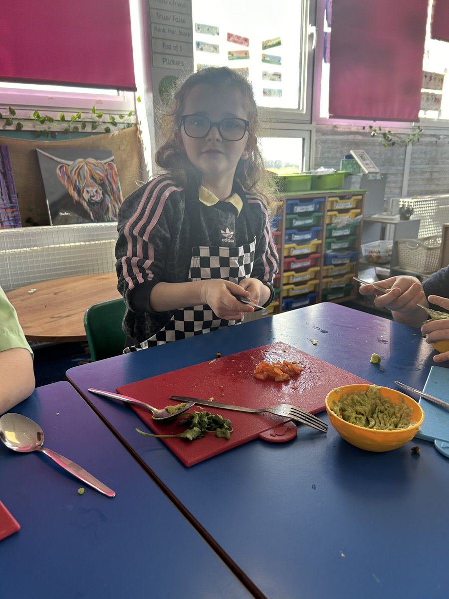 First Level Food Skills Academy used the meta skill focus to follow a recipe today and use bridge knife cutting skills to make guacamole 🥑