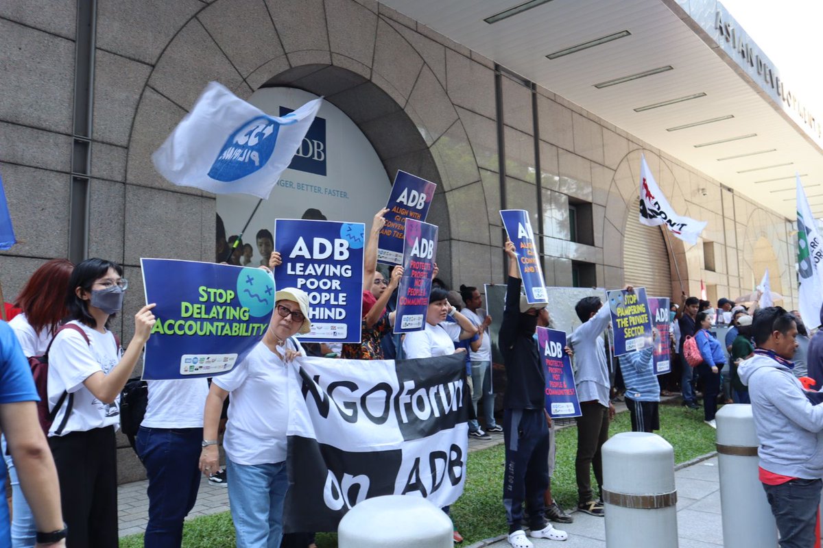 Action today at @ADB_HQ opposing the bank's draft ESF -- a diluted version further weakening safeguards provisions and failing to protect people and planet from harmful projects. 

#cancelthedebt
#reparations 
#endfossilfuelsnow