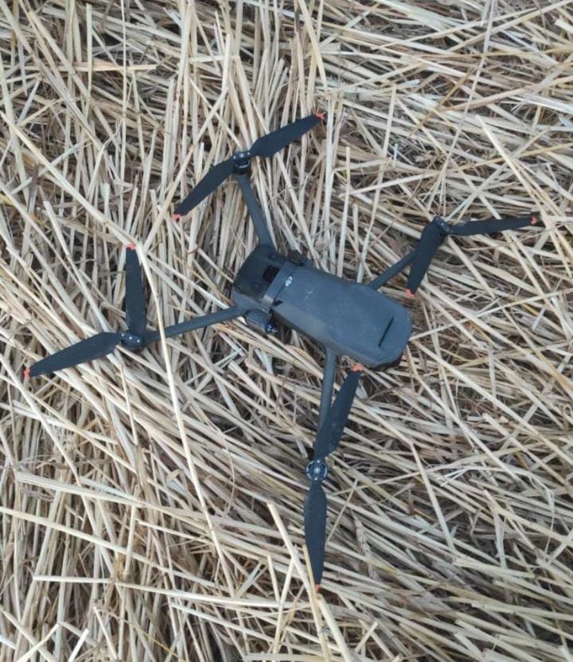 In Tarn Taran district, collaborative efforts between BSF and Punjab Police led to the recovery of a China-made DJI Mavic 3 Classic PRO drone. As elections proceed, our nation's security is paramount. Thanks to our vigilant security forces for their proactive measures in…