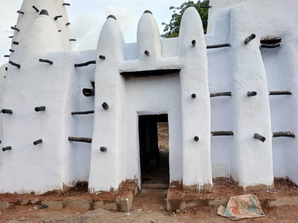 Great news! We've successfully completed major parts of the restoration work at the Wechiau ancient mosque in Ghana's Upper West Region. With structural work done, we're now painting to give it a vibrant new look. Thanks to all who supported this journey! Stay tuned for more….