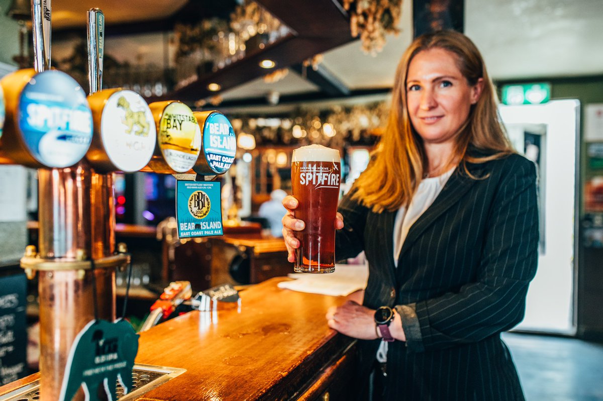 Spitfire Amber Ale combines the pick of Kentish hops to layer bitter orange marmalade flavour on top of sweet biscuits & caramel malts for a peppery dry finish.  Enjoy a pint today 🍺

#ThirstyThursday #ShepherdNeame #Faversham