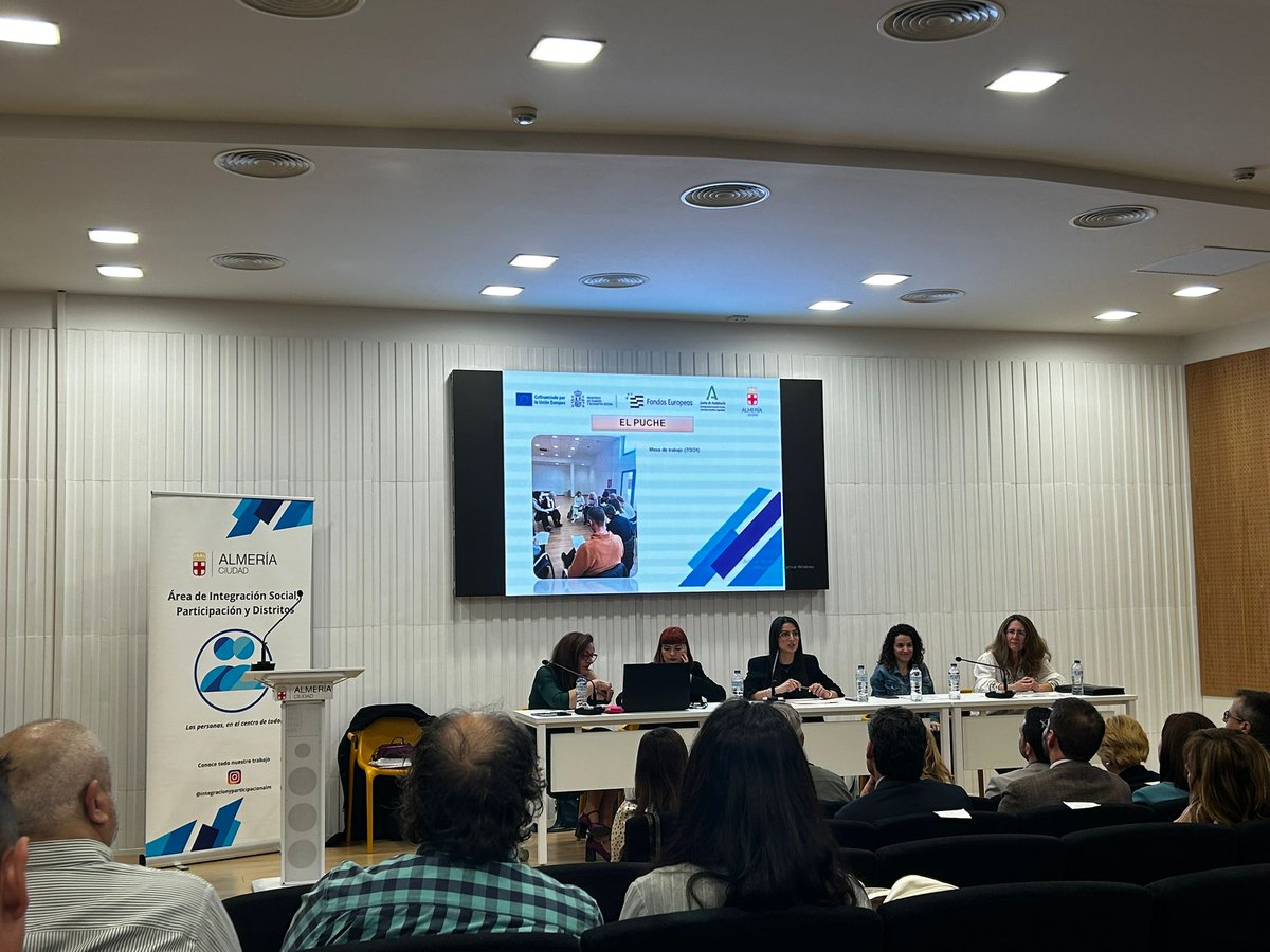AlmeriaJunta's tweet photo. 🟢 Los delegados de @IgualdadAND, @FrancisBellido, y @EmpleoJunta, @AmosGhueso, asisten a la Comisión Local de Impulso Comunitario organizada por el Área de Integración Social, Participación y Distritos del @aytoalm https://t.co/hUMoMeZYpU