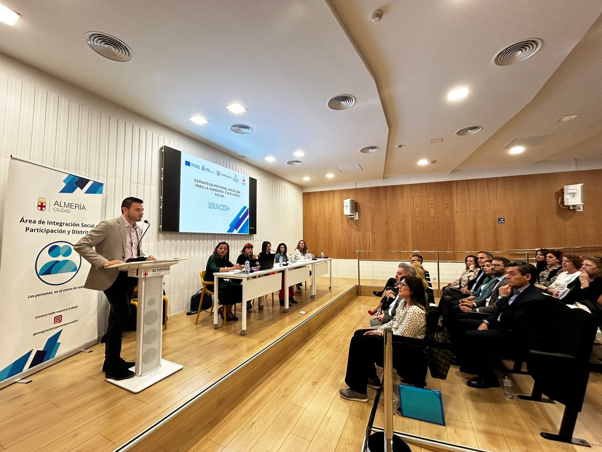 🟢 Los delegados de <a href="/IgualdadAND/">Inclusión Social, Juventud, Familias e Igualdad</a>, <a href="/FrancisBellido/">Francisco Bellido</a>, y <a href="/EmpleoJunta/">Consejería de Empleo, Empresa y Trabajo Autónomo</a>, <a href="/AmosGhueso/">Amós García Hueso</a>, asisten a la Comisión Local de Impulso Comunitario organizada por el Área de Integración Social, Participación y Distritos del <a href="/aytoalm/">Ayuntamiento de Almería</a>