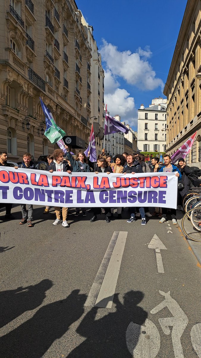 🇵🇸 En solidarité avec les soutiens Palestiniens censurés, nous étions rassemblés ce matin aux côtés de plusieurs organisations de jeunesse et étudiantes devant la Sorbonne. Défendre la liberté d'expression et la démocratie est un devoir.