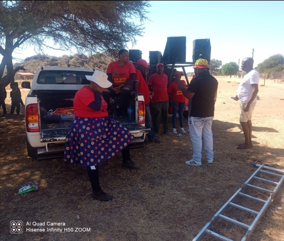 The National Organiser, Lepelle Nkumpi Postering Team Coordinator, the National Mobilisation Team and the volunteers doing postering in Ga-Mphahlele and main roads leading to Polokwane. @EFFSouthAfrica @sindane3