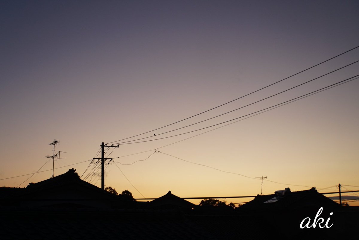 仕事終わりの空と夕日、夕空🎶

#ファインダー越しの私の世界
#夕空
#夕日
#夕暮れ
#mysky
#myphoto
#空が好き
#空がある風景