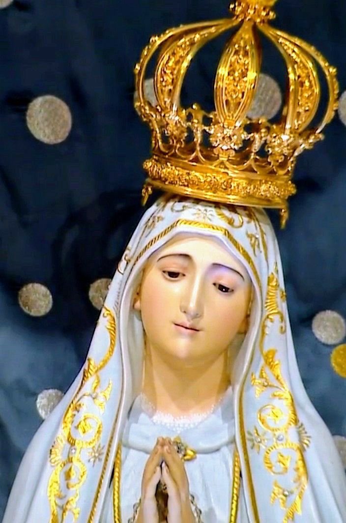 María, Madre nuestra,  ruega por la Paz del Mundo.