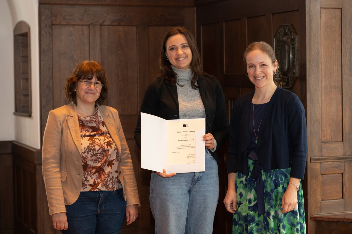 I am an officially certified University Teacher 🥳🥰🤓 My final work module was about our #RecoveryCollege in Ulm: vh-ulm.de/aktuelles/reco… which was developed with my dear @UpsidesProject colleagues. Thank you Dr. Cornelia Estner & Prof. Olga Pollatos @uni_ulm @mwk__bw @vhs_bw