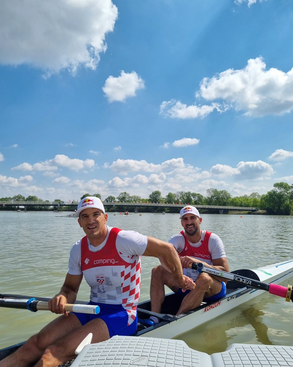 We have secured our place in the semifinals of the European Championship! Finished second in the qualifying race behind the impressive Romanian crew 👏
#sinkovicbrothers #ERCHSzeged #EuropeanChamps #europeanrowing #rowing