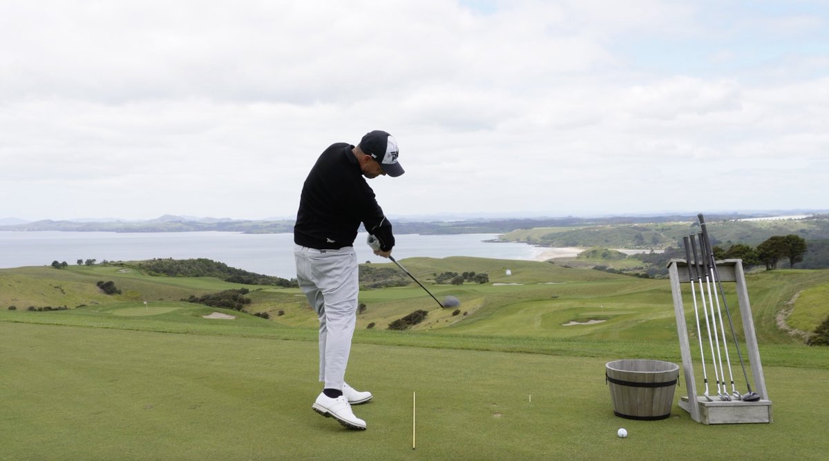 Would you like a step by step system on how to warm up on the driving range before your round? This could be the difference between playing your best... & playing your worst! This will take you 15 mins to complete prior to your round Let's get into it here👇 🧵🧵🧵