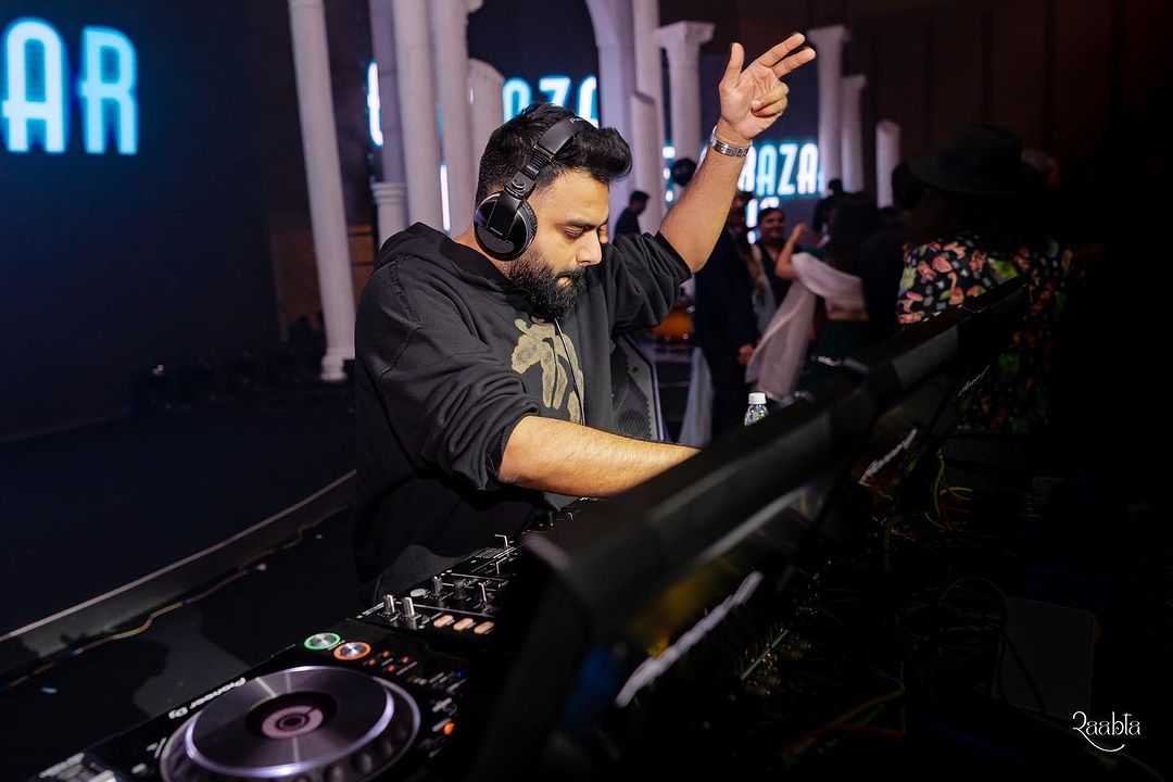 @djchetas in his element, setting the dance floor on fire 🔥 at Somi & Aayod’s Symphony of Lovers!
#KkingsEvents #LuxuryWeddingPlanners #Wedding #WeddingPlanners #PlanningAWedding #MumbaiWedding #IndianWedding  #DestinationWedding #Bookmark #WeddingPlanning #Sangeet