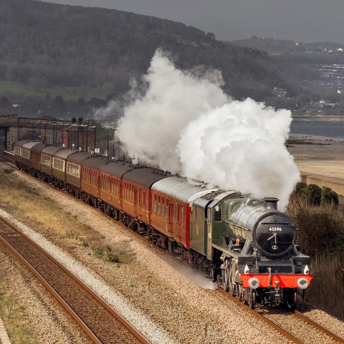 The Mancunian on 25 May 2024 🏭 A special train running from Manchester and Stockport to Holyhead. It provides an excellent opportunity for passengers to experience the excitement of travelling by steam train along the picturesque North Wales Coast railway line.