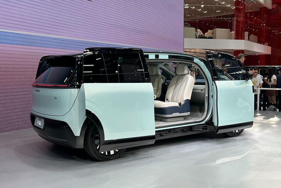 Chinese EV maker Zeekr has launched a sleek electric MPV to rival the Volkswagen ID Buzz, and it could come to the UK buff.ly/3TzYir6