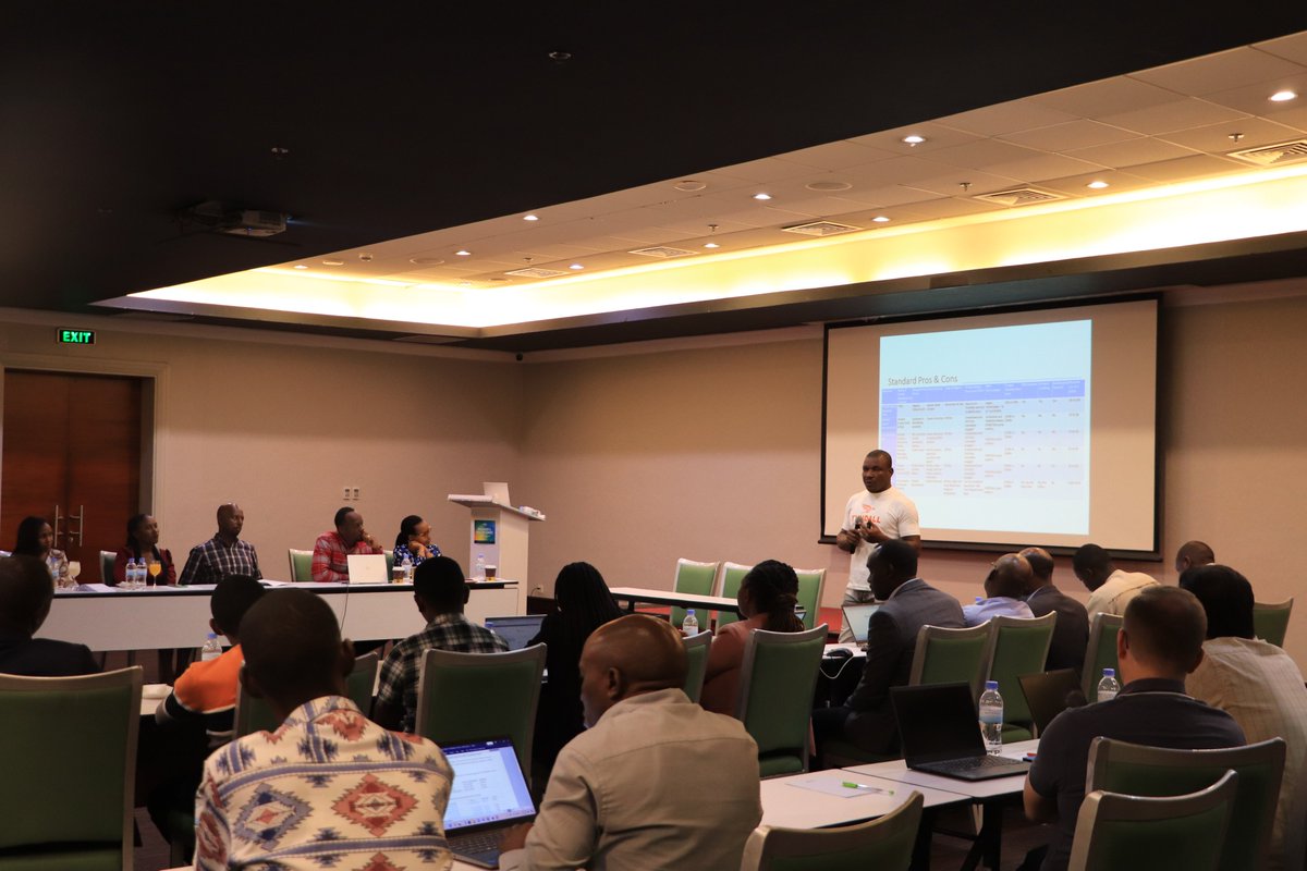 Multistakeholder cooperation is key to overcoming barriers to scale #carbonmarkets, #solarirrigation & #2ndlifebatteries ☀️. Through the @SESA_project, @Uni_Rwanda and @ICLEI_Europe are moderating a policy dialogue to promote #renewableenergy development in #Rwanda 🇷🇼