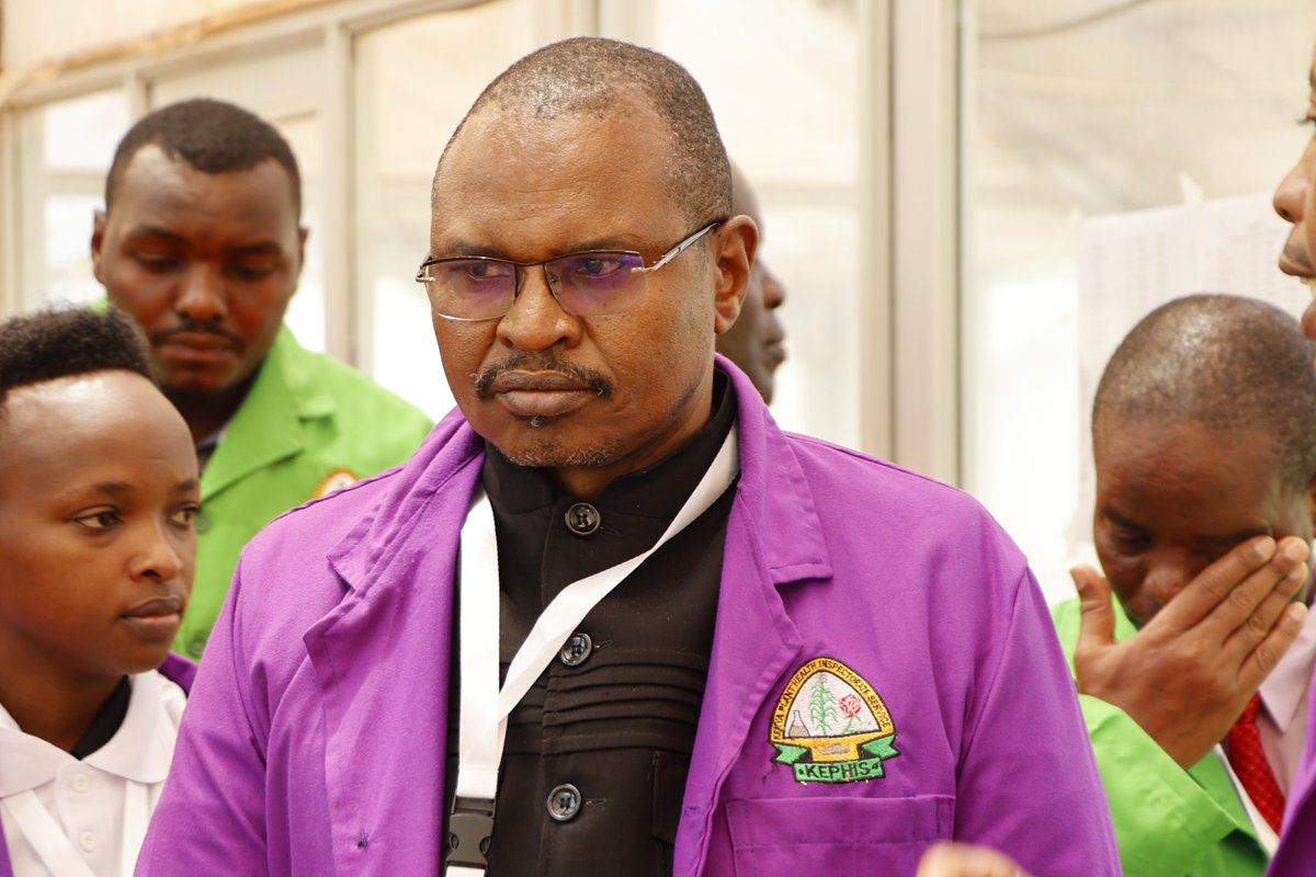 #HappeningNow: KEPHIS Board Chairman, KEPHIS MD, @IITA_CGIAR, and @Cipotato representatives touring the KEPHIS Muguga lab facilities and greenhouses. The Plant Quarantine and Biosecurity Station houses five plant health labs and associated facilities. #RTBEAGEL #GroundBreaking